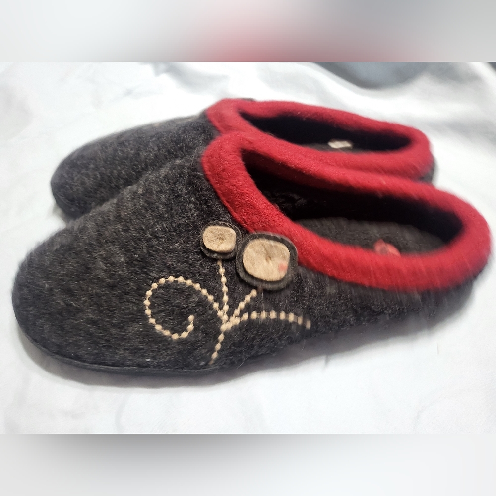 Women's Acorn Dara Clog Slippers with Cloud Countor Cushion. Size 9.5-10.5.